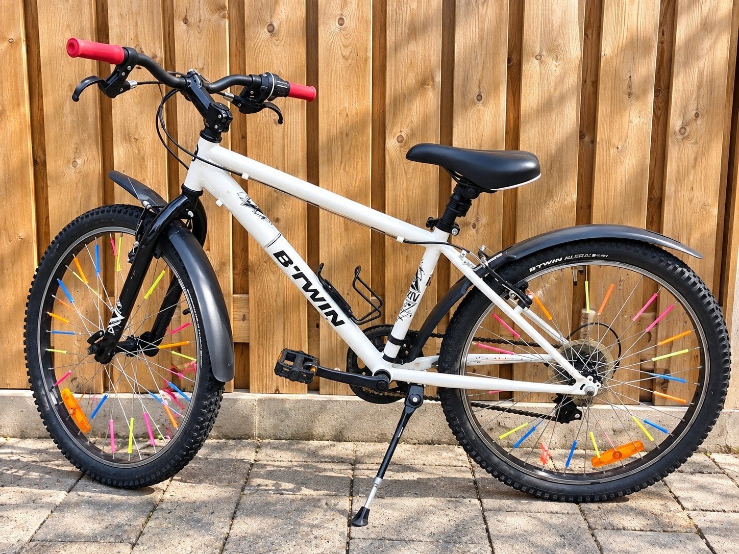 B'Twin Allterrain Kinderfiets 24 inch - Wit/Rood, Ophalen, 20 inch of meer, Velgrem, Zo goed als nieuw