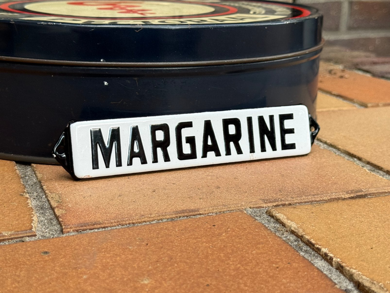 Oud emaille reclame bordje deurpostje margarine, Verzamelen, Merken en Reclamevoorwerpen, Ophalen of Verzenden, Zo goed als nieuw