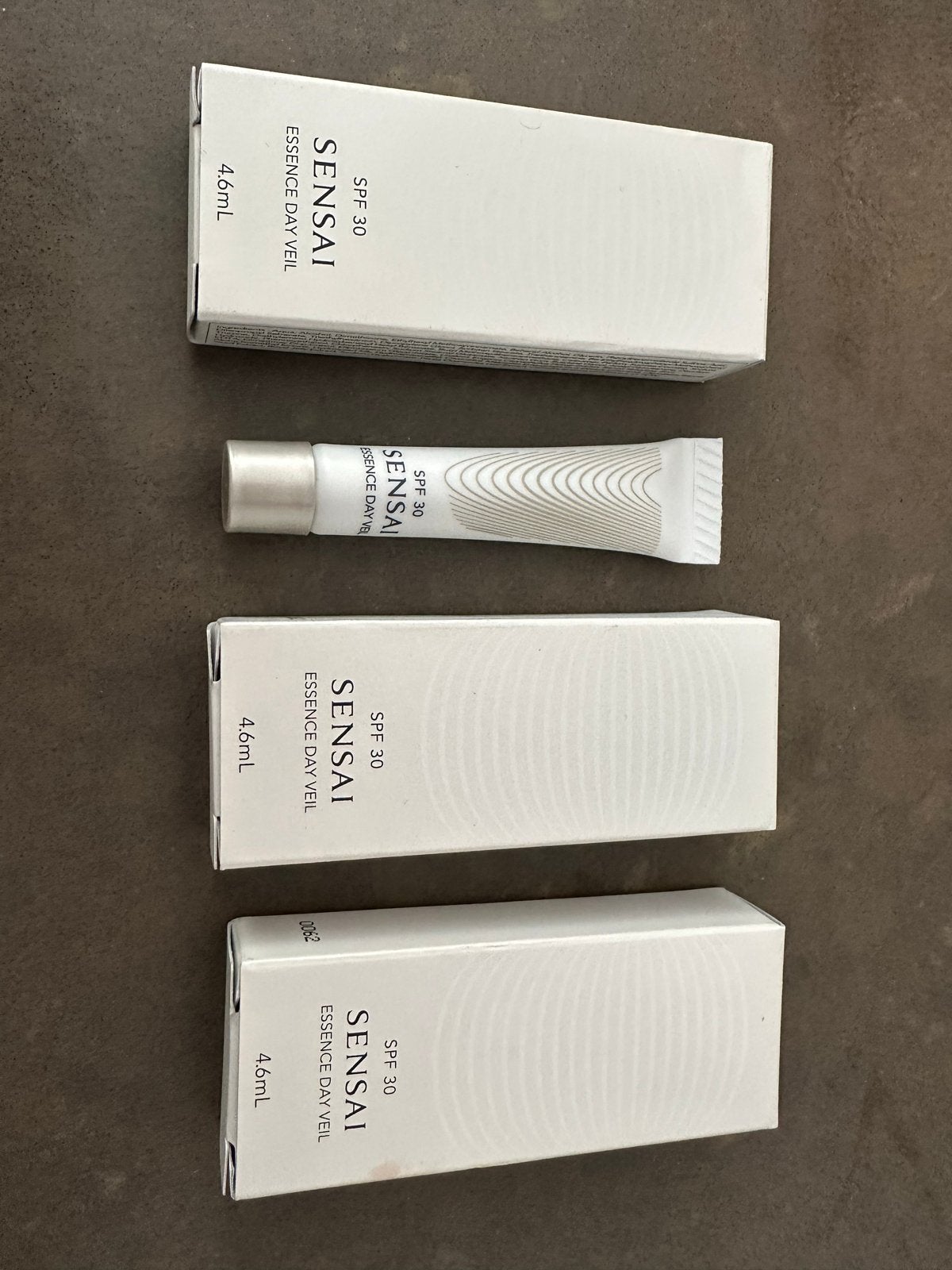 Sensai Essence Day Veil SPF 30 - Nieuw, Sieraden, Tassen en Uiterlijk, Uiterlijk | Gezichtsverzorging, Ophalen of Verzenden, Nieuw