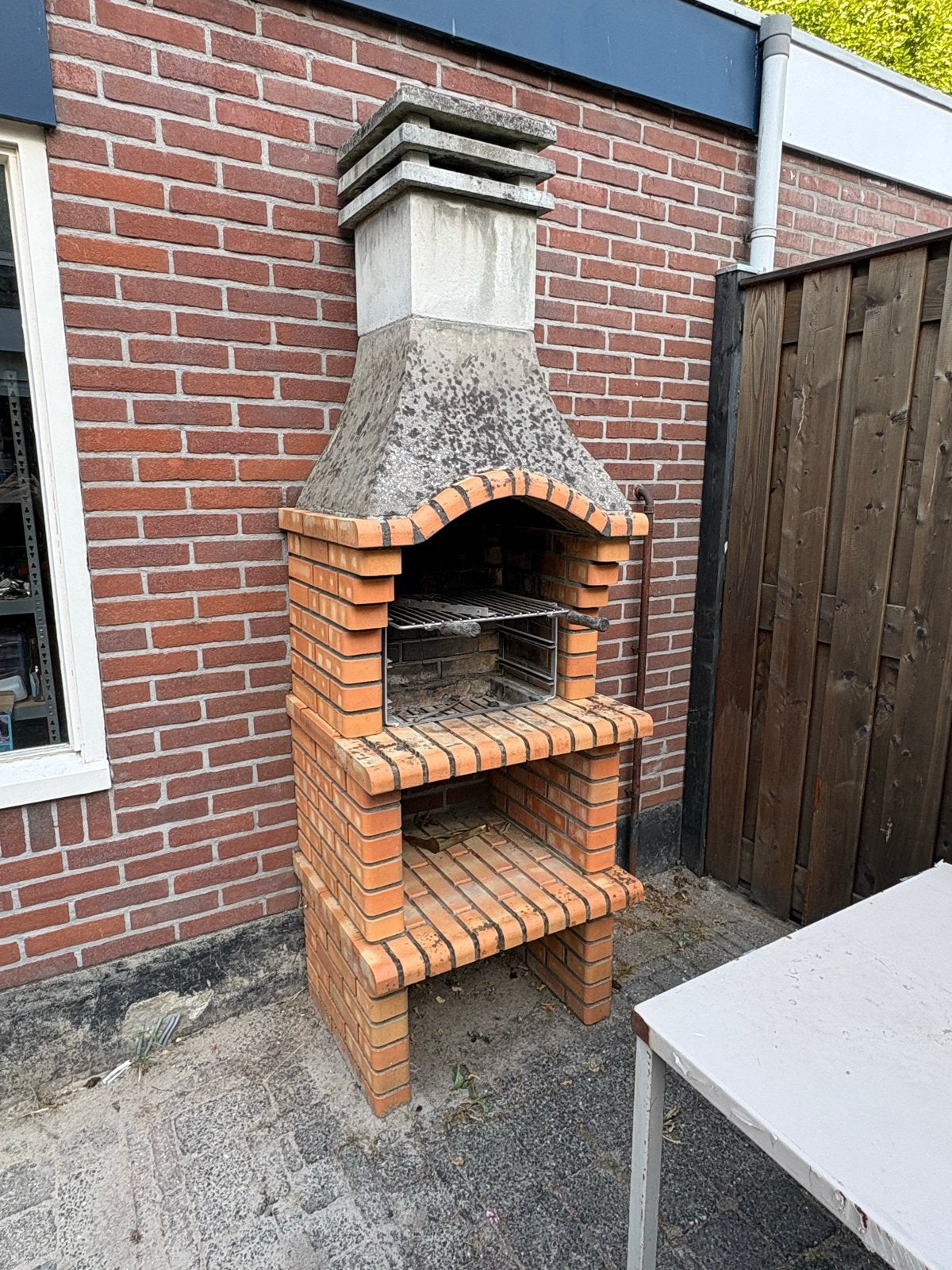 Bakstenen BBQ, Ophalen, Gebruikt