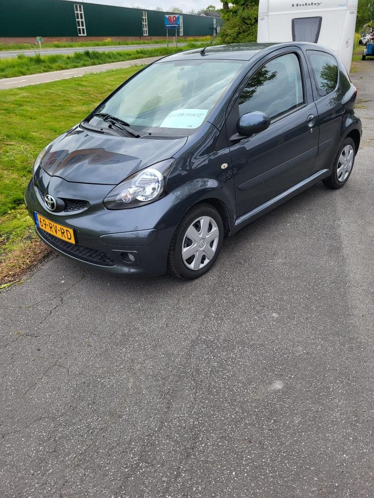 Toyota Aygo 1.0 12V Vvt-i 3DRS MMT 2005 Grijs, Auto's, Toyota, Stof, Zwart, 68 pk, Origineel Nederlands