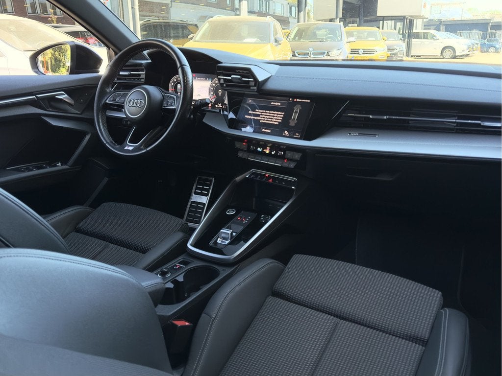 Audi A3 Limousine 35 TFSI AUT7 S-LINE. NAVI DIGI-DASH APPLE-, Auto's, Audi, 4 cilinders, 150 pk, Automatische klimaatregeling