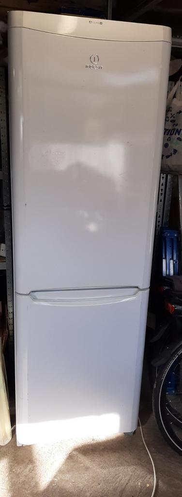Koel vries combinatie Indesit 185cm hoog, Ophalen, Gebruikt, 200 liter of meer, Met aparte vriezer