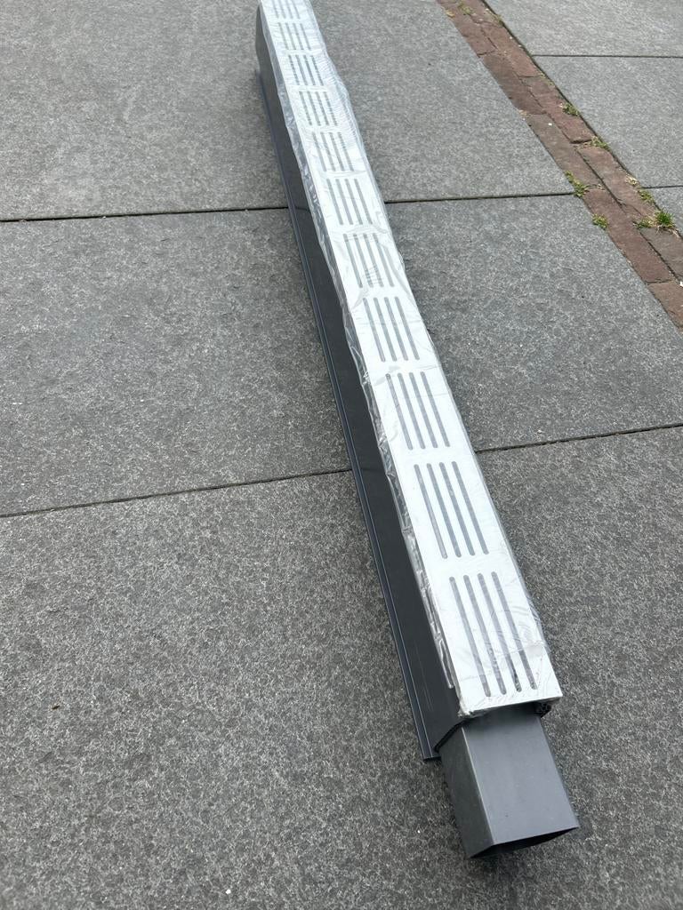 Nieuwe afvoergoot slim 100x65 - 4 meter ( 8m1 totaal), Doe-het-zelf en Verbouw, Buizen en Afvoer, Ophalen, Overige materialen