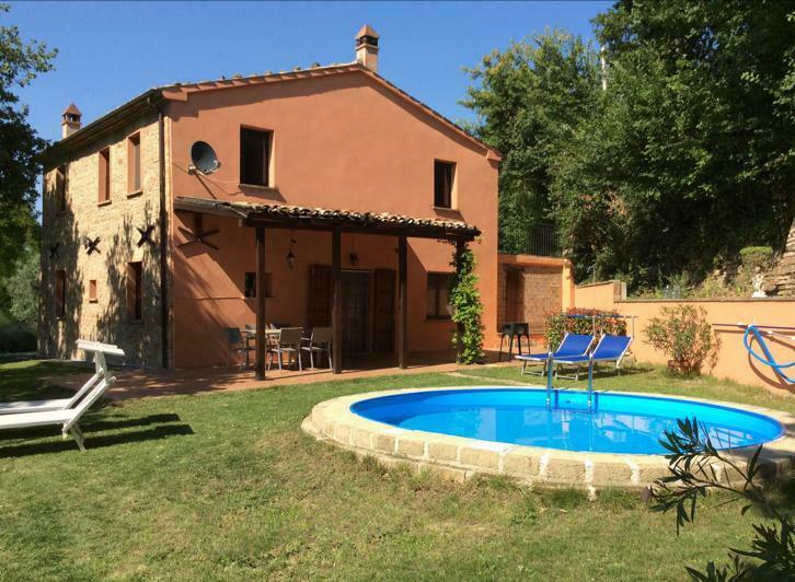 Romantisch vakantiehuis met zwembad en droomuitzicht, In bergen of heuvels, Open haard, Landelijk, Rome en Midden-Italië