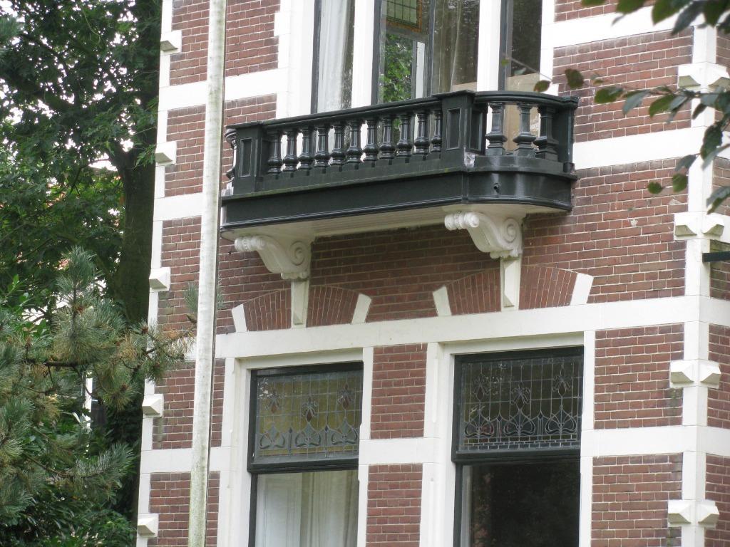 Foto 9 van Balkon,hekwerk,baluster,vide,veranda,hout,balustrade,leuning