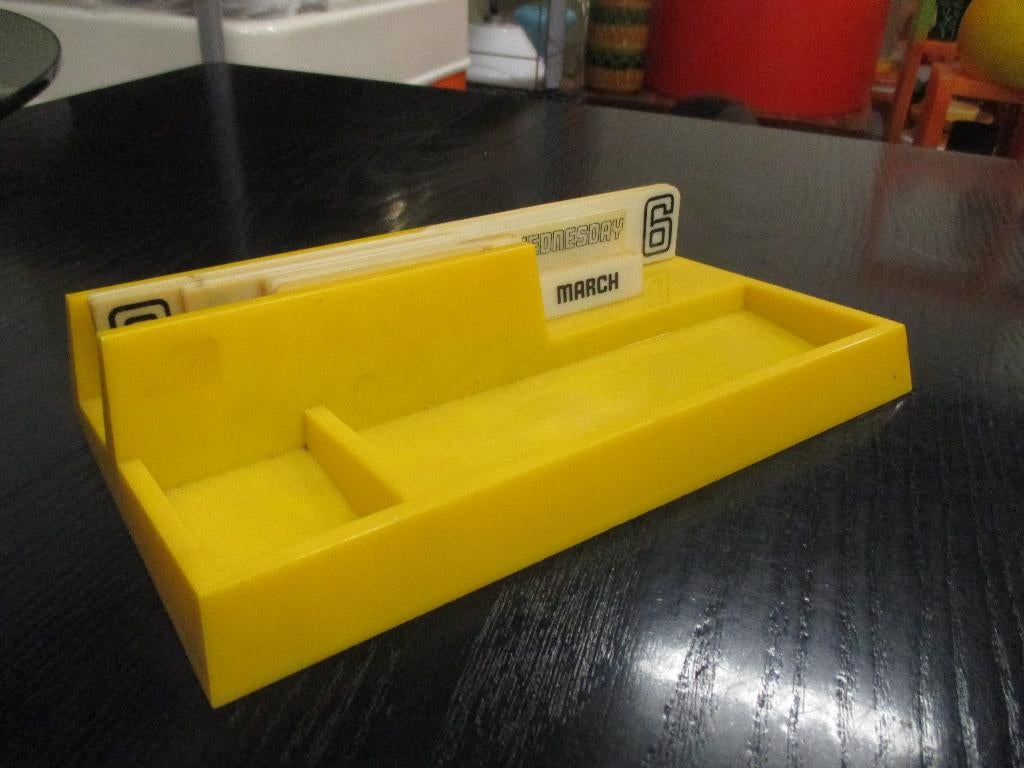 bureau item organizer kalender jaren 70 design geel retro, Ophalen of Verzenden, Huis en Inrichting
