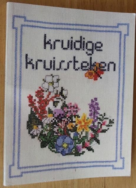 Kruidige Kruissteken - Zwiers - 90799, Boeken, Ophalen of Verzenden, Zo goed als nieuw, Borduren en Naaien