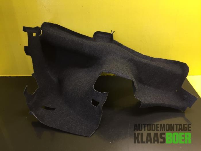 Kofferbakbekleding rechts van een BMW Z4