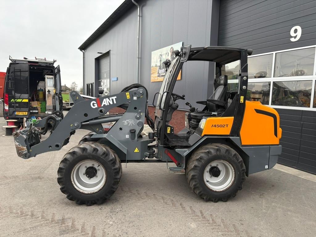 Giant 4502T shovel, Zakelijke goederen, Machines en Bouw | Kranen en Graafmachines, Ophalen of Verzenden, Wiellader of Shovel