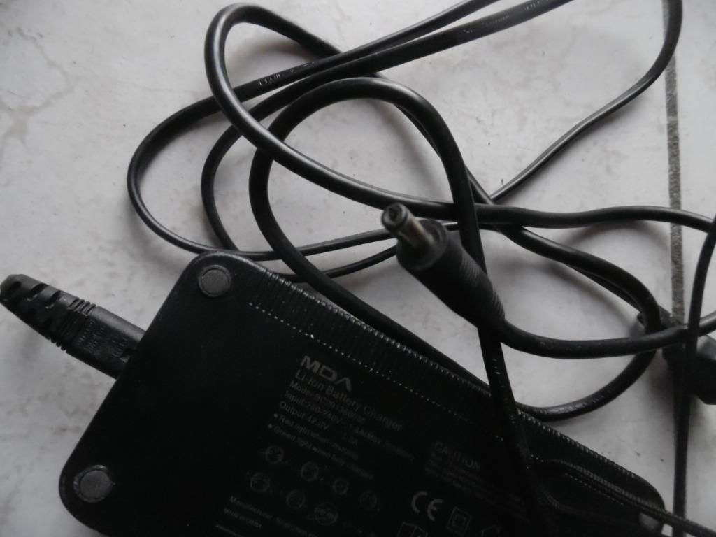 Lader Batavus Moof Victesse Qwic Batavus DC 2.1 42V 36V 3A, Fietsen en Brommers, Fietsaccessoires | Fietsaccu's, Media@lavoielectric.com