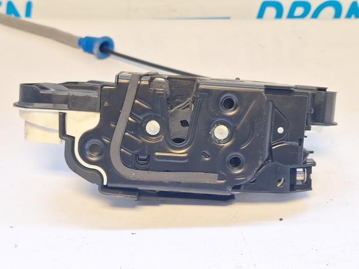 Deurslot Mechaniek 4Deurs links-voor van een Volkswagen UP, Gebruikt, -, -, -