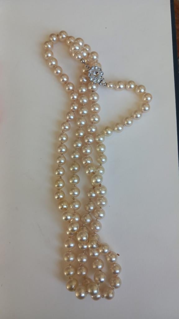 Lange geknoopte parelketting met slotje, Overige materialen, Beige, Ophalen of Verzenden, Zo goed als nieuw