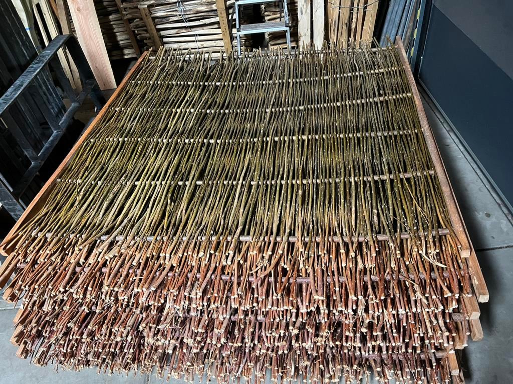 Schutting natuurlijk hout bamboe wilgen planken palen riet, Tuin en Terras, Schuttingen, Nieuw, Hout, Ophalen of Verzenden