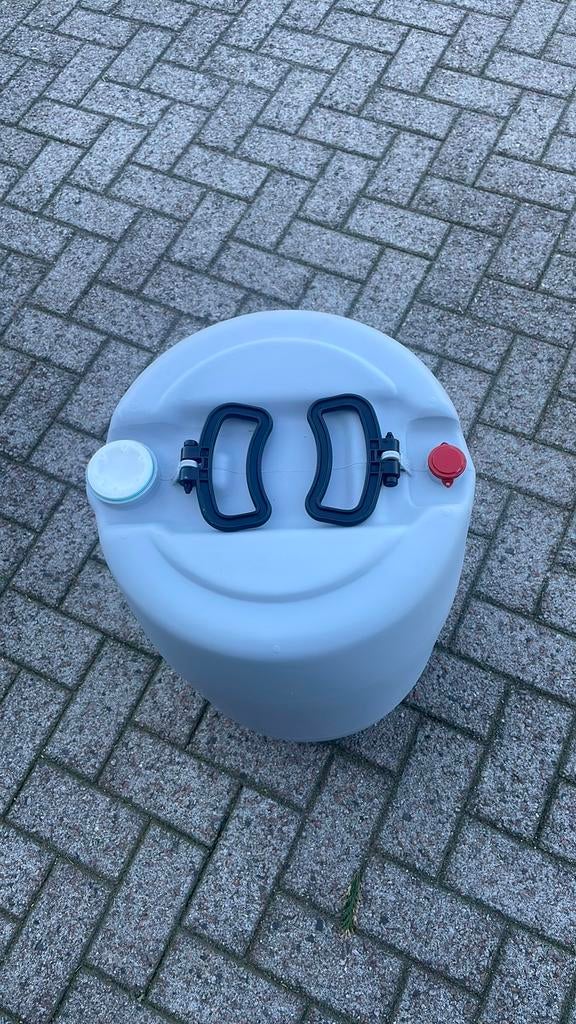 Jerrycans - regentonnen, 150 liter of meer, Ophalen, Zo goed als nieuw