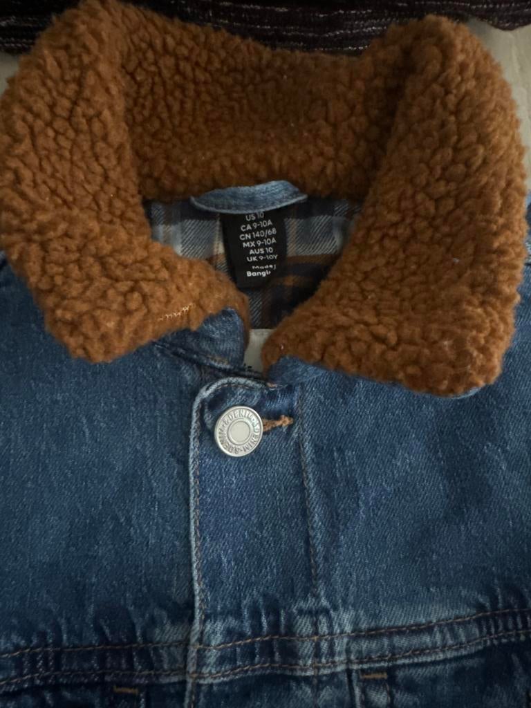 Stoer spijkerjasje met teddy kraag maat 9-10 jaar, Kinderen en Baby's, Ophalen of Verzenden, Zo goed als nieuw, Jongen of Meisje