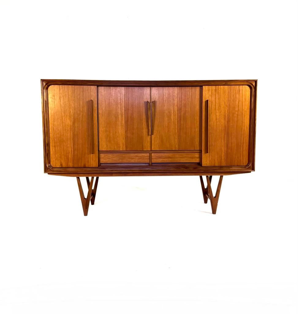 Vintage Deens teakhouten highboard, Kurt Østervig ‘60, Huis en Inrichting, Met deur(en), Vintage retro buisframe design rotan webbing papercord deens