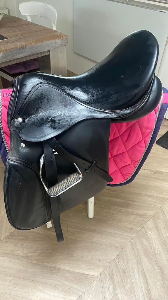 Vzh zadel te koop, Dieren en Toebehoren, Ophalen of Verzenden, Zo goed als nieuw, Recreatie