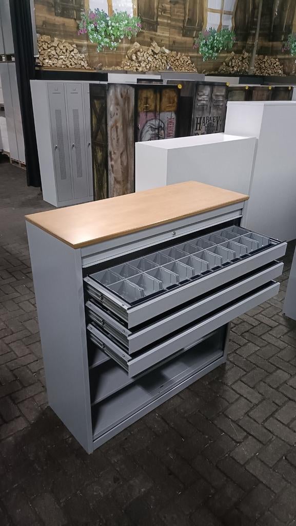 Nette horizontale metalen gereedschapladen kast, 100 tot 150 cm, R, 100 tot 150 cm, Meerdere deuren