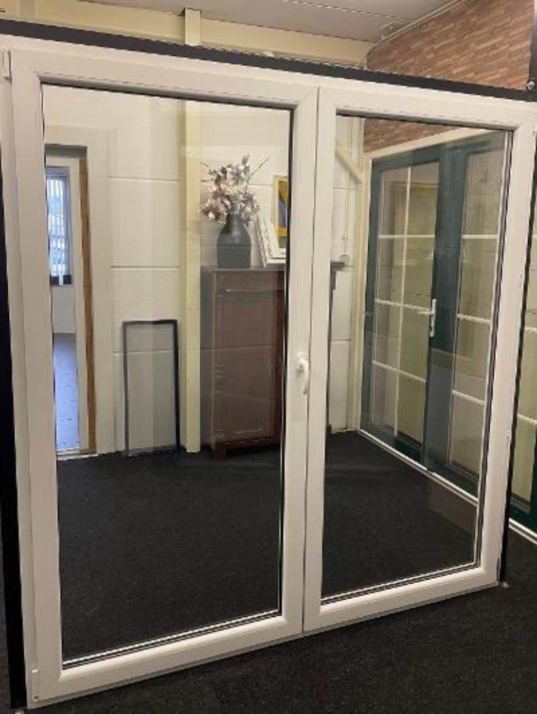 Naar binnen draaiende balkondeuren in kunststof, Doe-het-zelf en Verbouw, Kozijnen en Schuifpuien, Ophalen, Kunststof, Nieuw, Inclusief glas