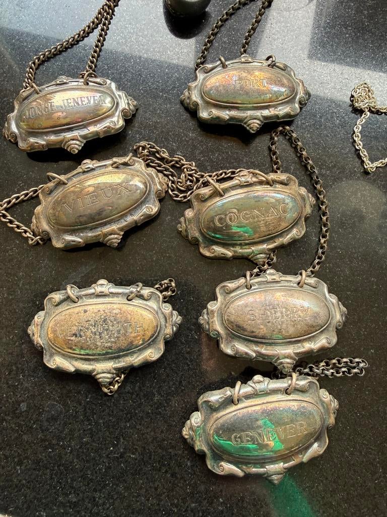 Oude verzilverde fleshangers dranken, Ophalen of Verzenden