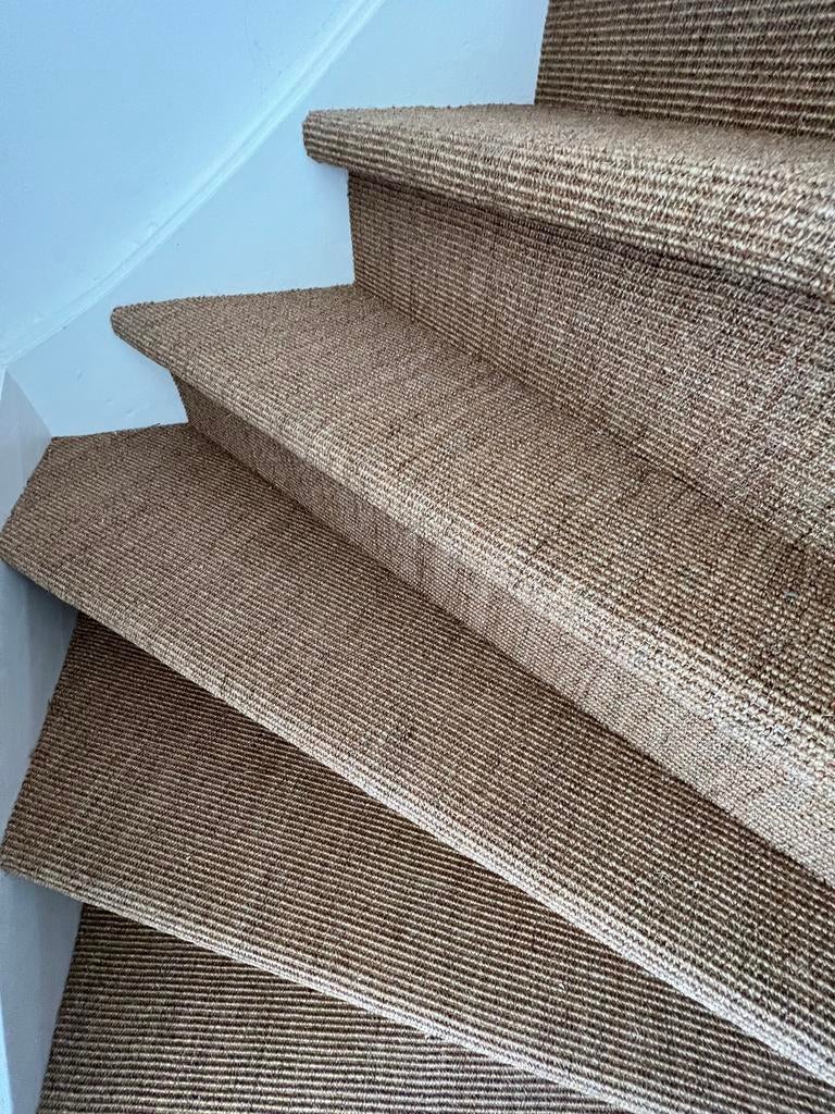 Trap stofferen met sisal natuur tapijt | Strak & duurzaam, Huis en Inrichting, Stoffering | Vloerbedekking, Ophalen of Verzenden