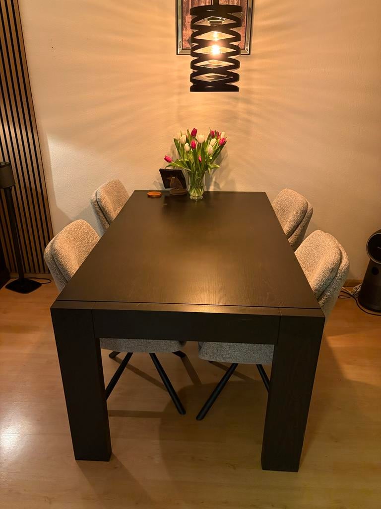 Massief houten eettafel - Robuust en stijlvol, Huis en Inrichting, Gebruikt, 100 tot 150 cm, Eikenhout, Ophalen of Verzenden