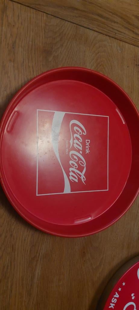 2 Coca-Cola Dienbladen, Huis en Inrichting, Woonaccessoires | Dienbladen, Ophalen of Verzenden, Zo goed als nieuw, Rond, Metaal