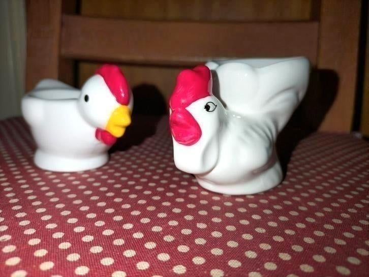 Twee eierdoppen kippen, keramiek, nieuw., Diversen, Pasen, Ophalen of Verzenden, Nieuw