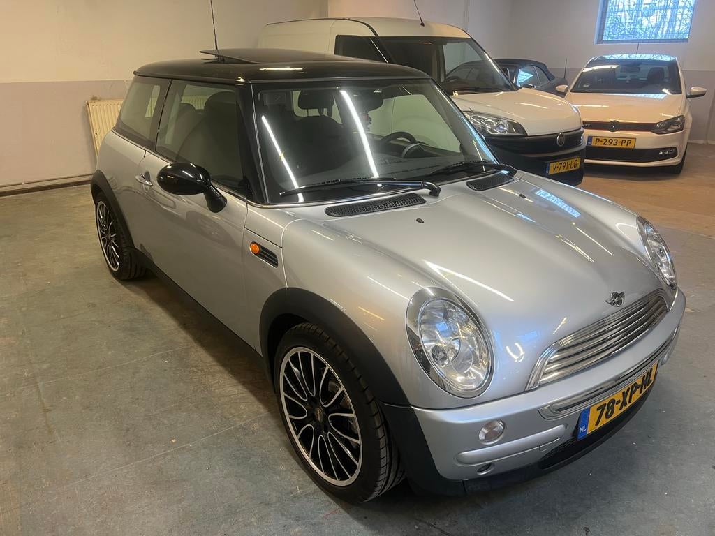 Mini 1.6 16V Cooper 2003 Grijs, Auto's, Mini, Voorwielaandrijving, Zwart, 4 cilinders, 4 stoelen