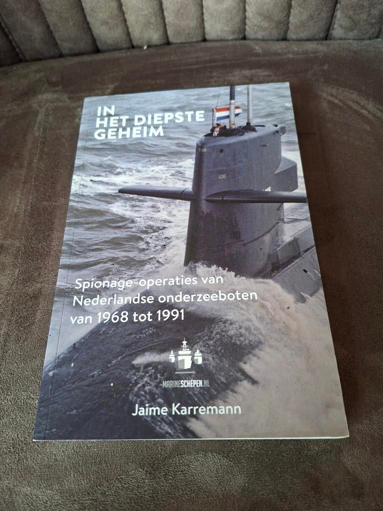 In het diepste geheim - Spionage Nederlandse onderzeeboten, Boeken, Ophalen of Verzenden, Zo goed als nieuw