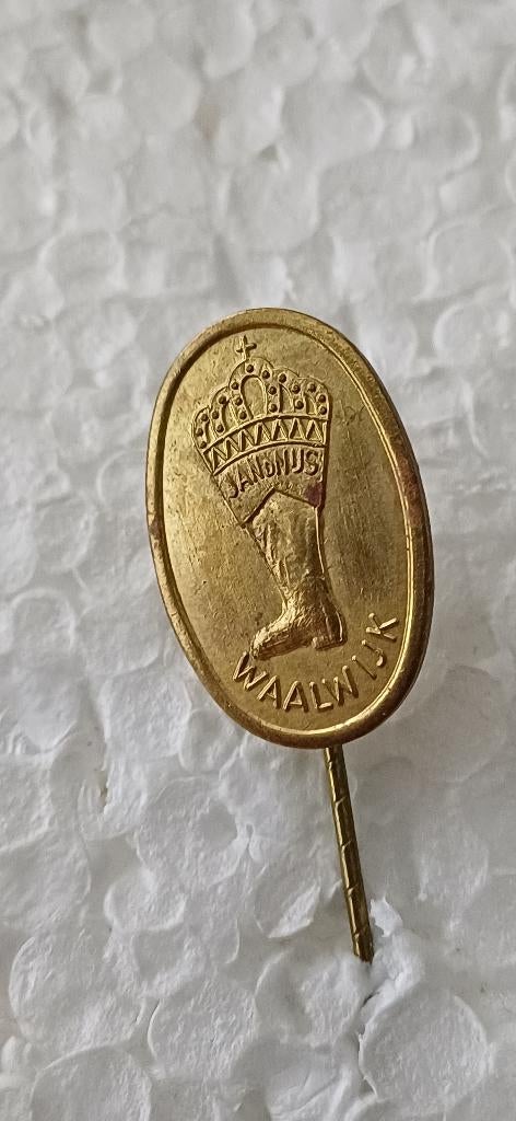 Waalwijk Jan de Nijs Café de gekroonde laars, Verzamelen, Speldjes, Pins en Buttons, Ophalen of Verzenden, Zo goed als nieuw, Overige onderwerpen