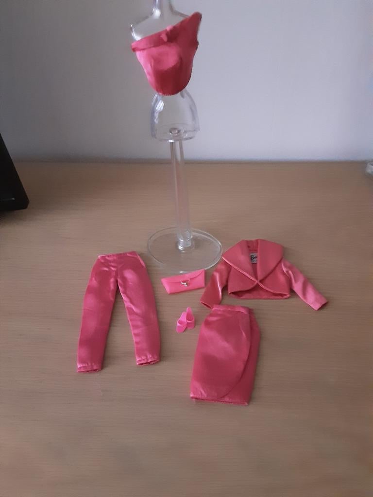 Barbie Vintage Satin 'n Rose Collectie 1963, Ophalen of Verzenden, Zo goed als nieuw, Kleertjes