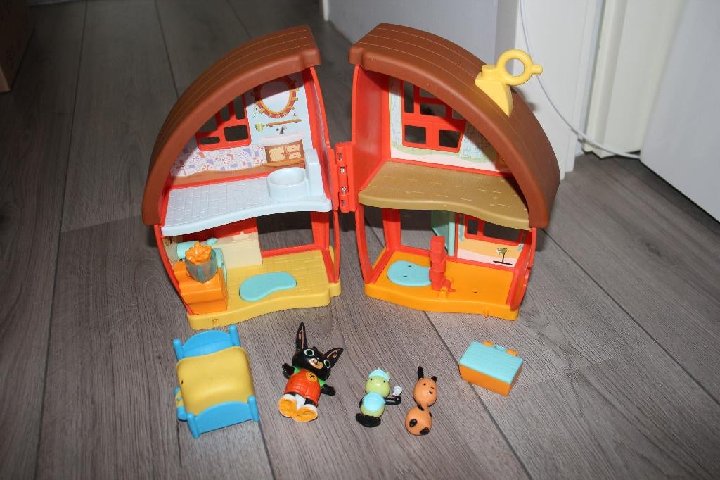 Leuk Bing huis - met poppetjes en meubels, Ophalen of Verzenden, Gebruikt, Poppenhuis