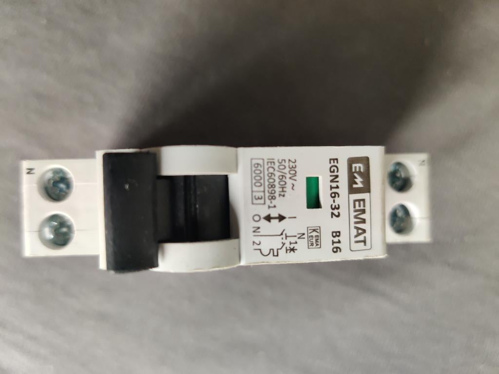EMAT Installatieautomaat B16 EGN16-32, Hobby en Vrije tijd, Elektronica-componenten, Ophalen of Verzenden, Zo goed als nieuw