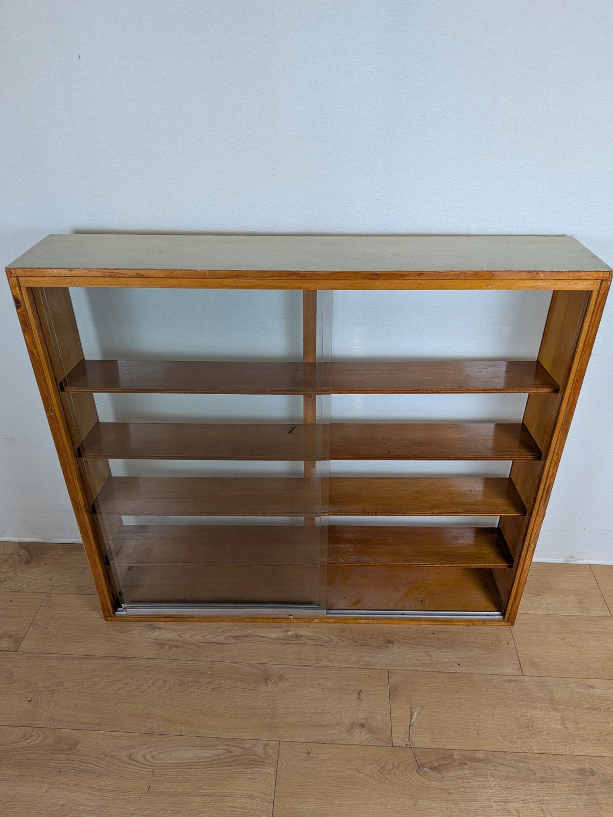 Vintage Houten Vitrinekast met Glazen Schuifdeuren, Ophalen of Verzenden, Nvt, Nvt, Nvt
