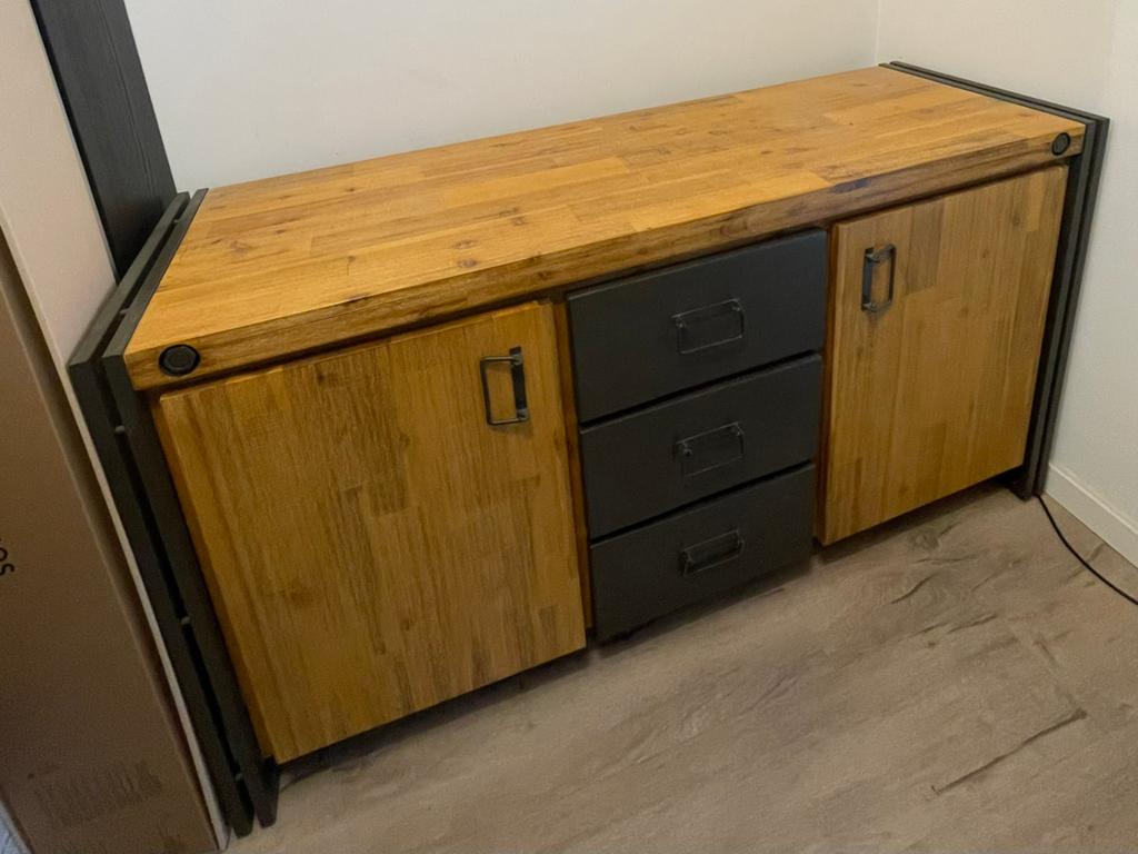 Dressoir 3 lades 2 deuren massief acaciahout/metaal, Met plank(en), 100 tot 150 cm, Zo goed als nieuw, 25 tot 50 cm