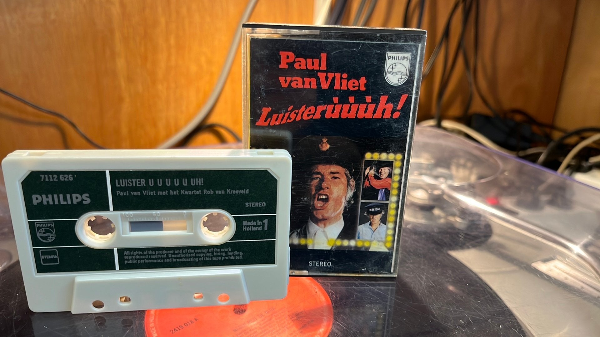 Paul van Vliet Luisterùùùh!, Ophalen of Verzenden, Gebruikt, 1 bandje