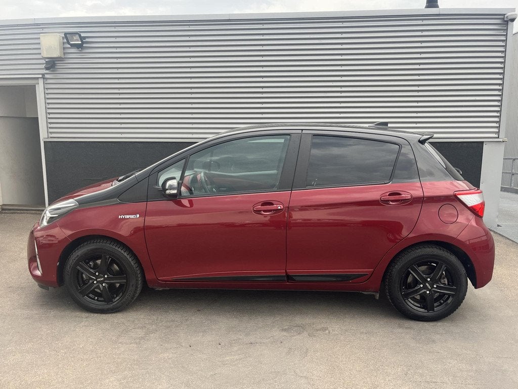 Toyota Yaris 1.5 Hybrid Bi-Tone Navigatie, Achteruitrijcamer, Gebruikt, Euro 6, 4 cilinders, Automatische klimaatregeling