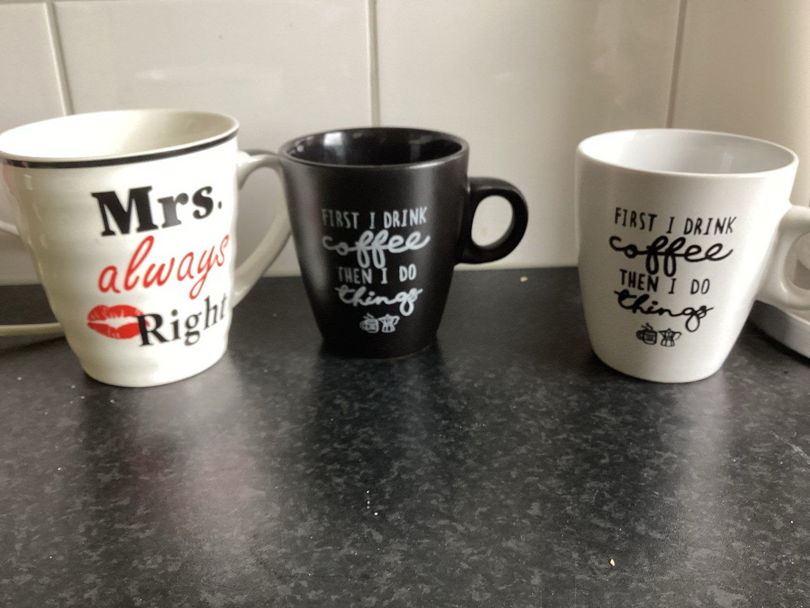 1 leuke mok  en 2 koffiekopjes met grappige teksten, Overige typen, Nieuw, Ophalen of Verzenden, Steen/keramiek