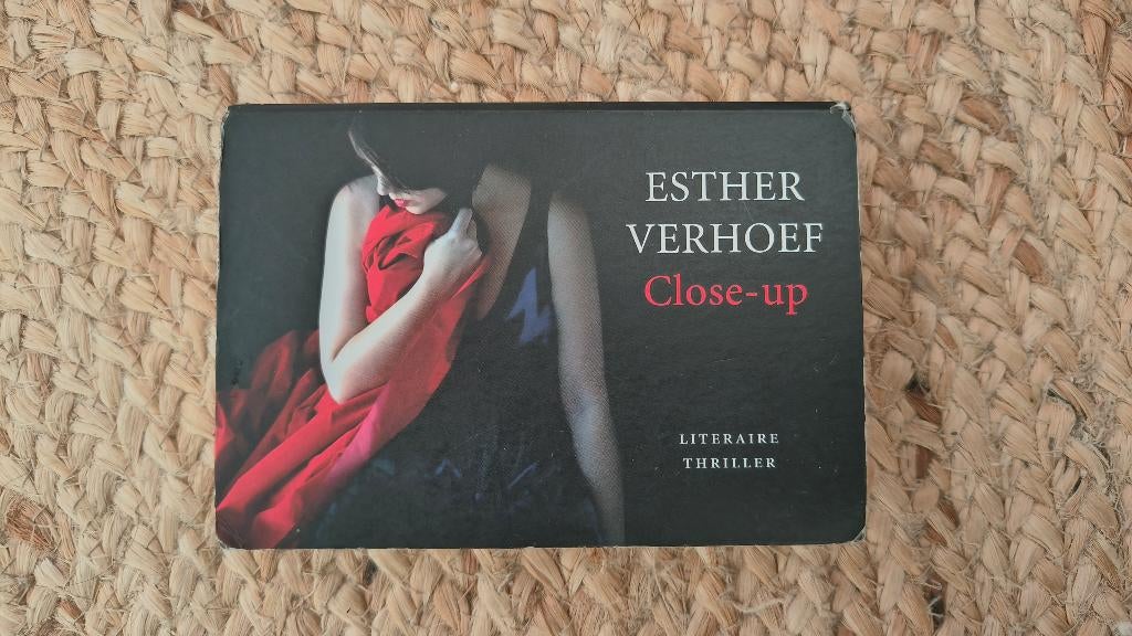 Esther Verhoef Close-up - Dwarsligger 9789049800017, Ophalen of Verzenden, Zo goed als nieuw