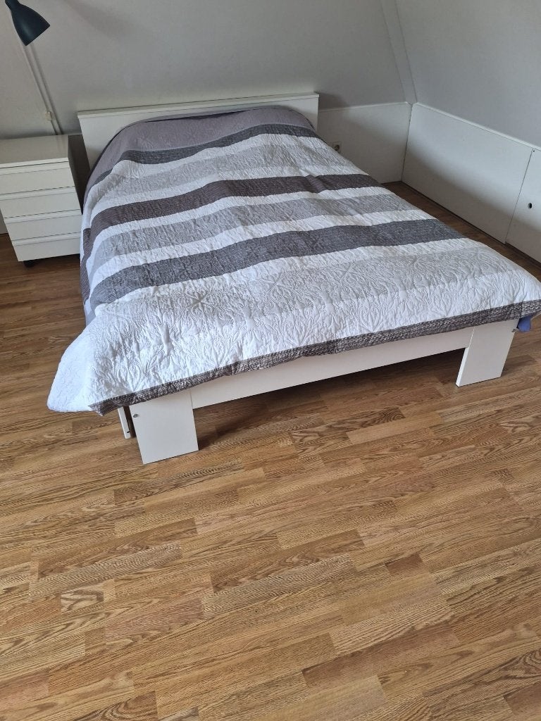 Ikea ledikant, Huis en Inrichting, Slaapkamer | Bedden, Ophalen, Tweepersoons, 140 cm, Zo goed als nieuw