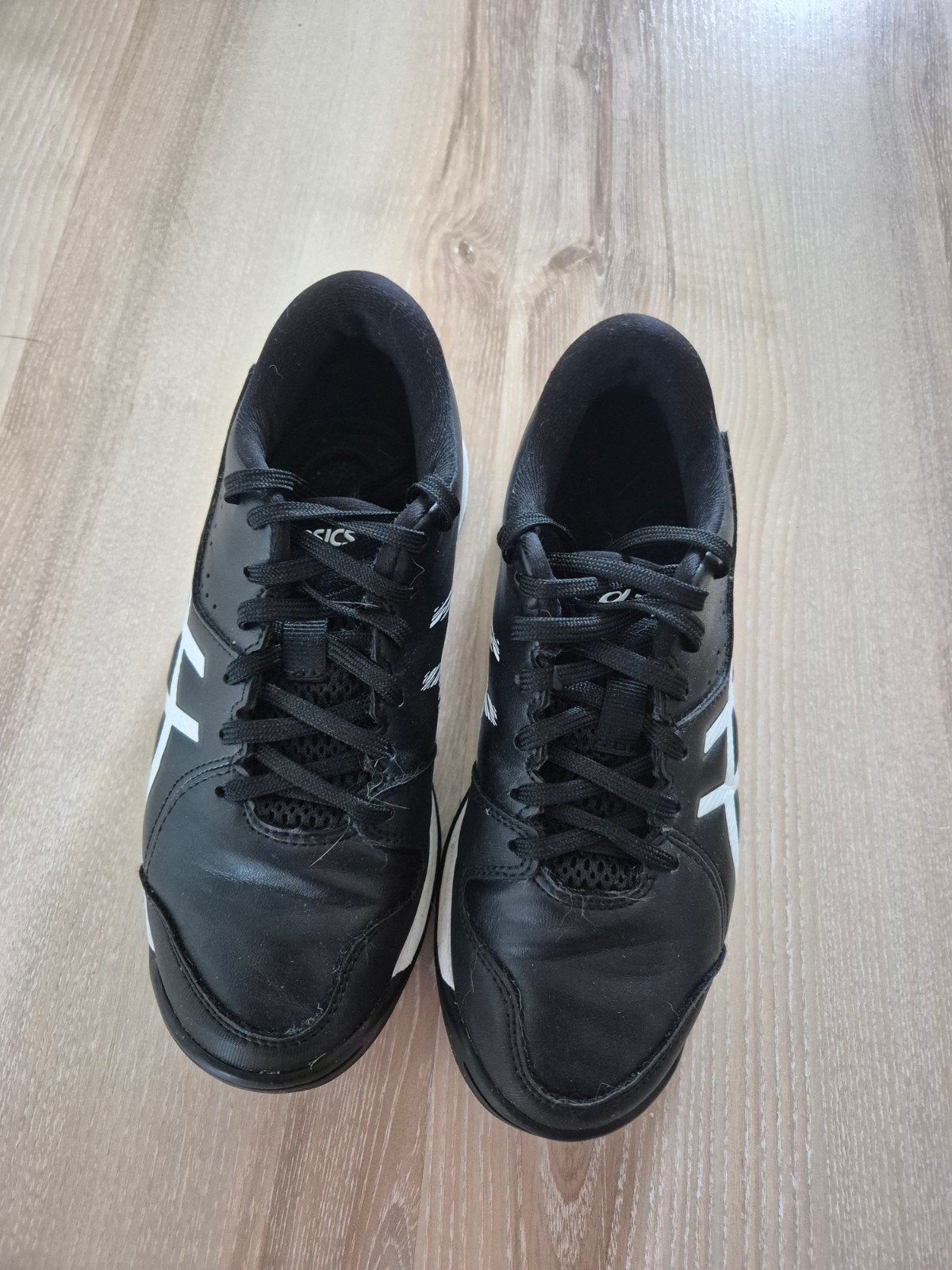 asics kunstgrasschoenen maat 35, Sport en Fitness, Korfbal, Ophalen of Verzenden, Zo goed als nieuw, Schoenen