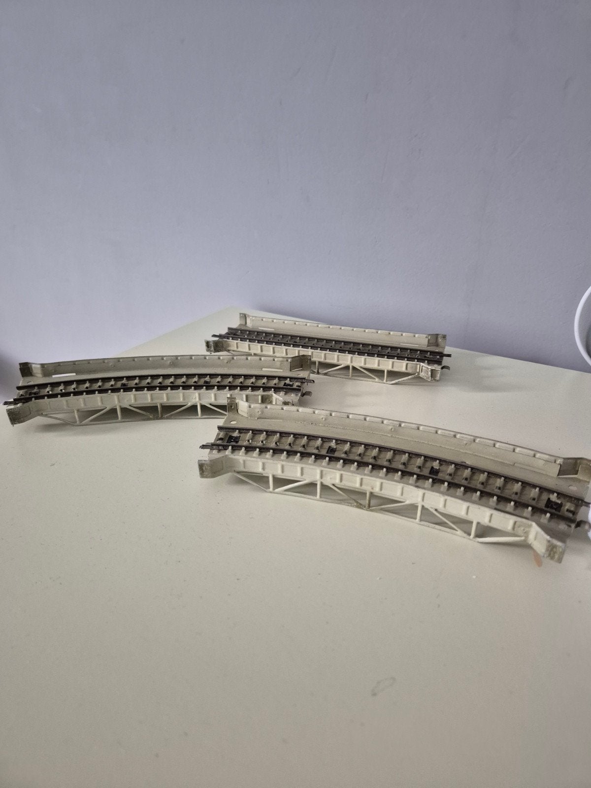 Märklin HO 2 gebogen en een recht brugdeel, Wisselstroom, Gebruikt, Rails, Ophalen of Verzenden
