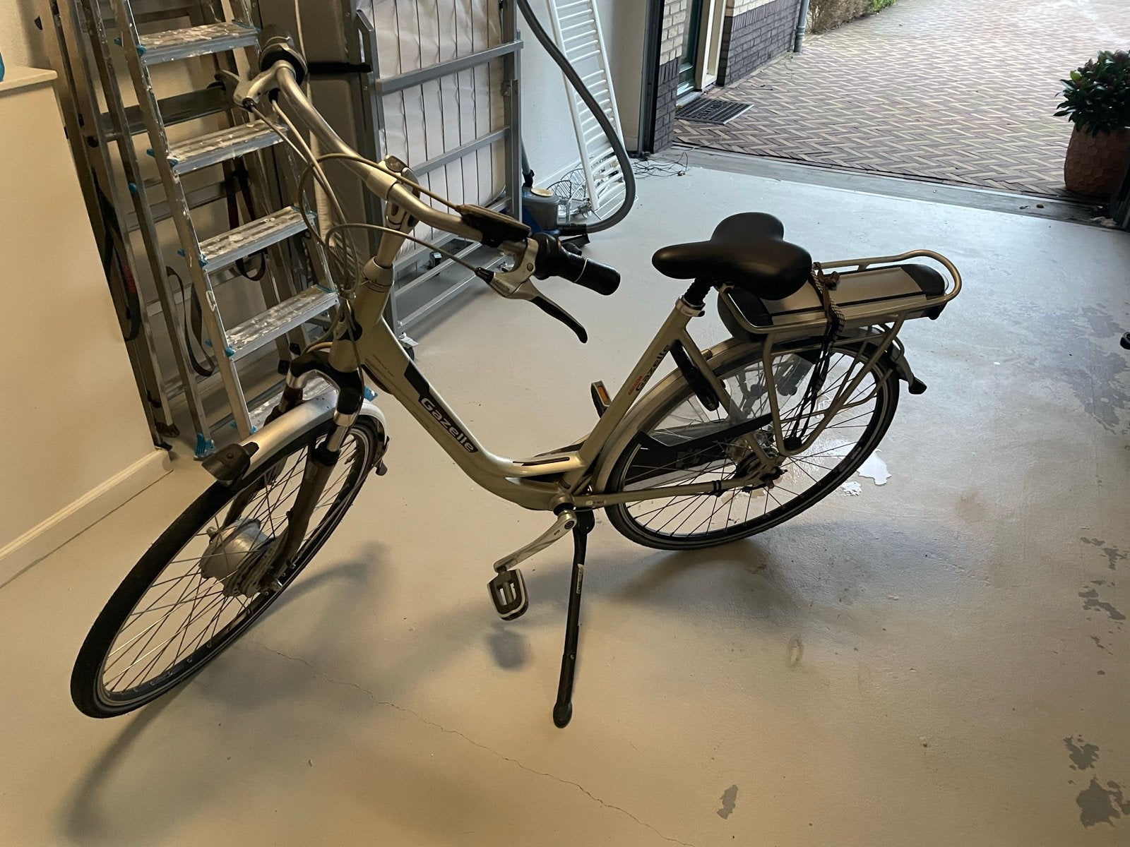 Gazelle elektrische fiets - accu defect - battery broken, Fietsen en Brommers, Ophalen, Gebruikt, Gazelle