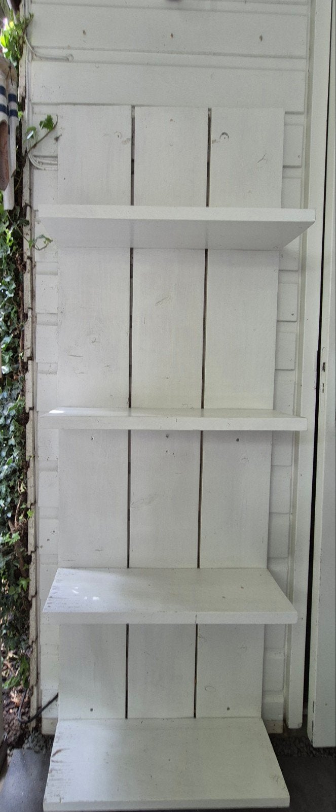 wandrek met schappen / legplanken van stijgerhout, Ophalen, Gebruikt