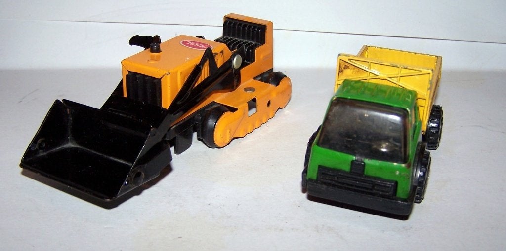 2 Tonka modellen. Truck en bulldozer. Izgs., Kinderen en Baby's, Speelgoed | Speelgoedvoertuigen, Ophalen of Verzenden, Zo goed als nieuw