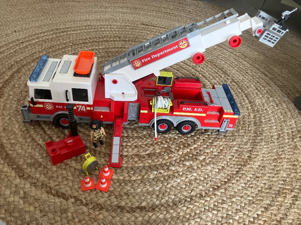 PLAYMOBIL City Action Brandweerwagen: torenladder - 70935, Kinderen en Baby's, Speelgoed | Playmobil, Ophalen, Complete set, Voertuig