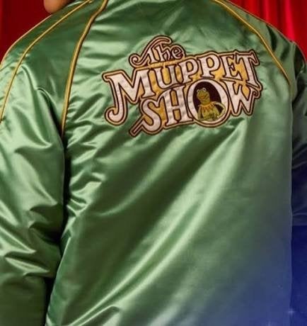 jas the muppet show d23 satin jacket 50th anniversary XL, Ophalen of Verzenden, Nieuw, Tv, Kleding