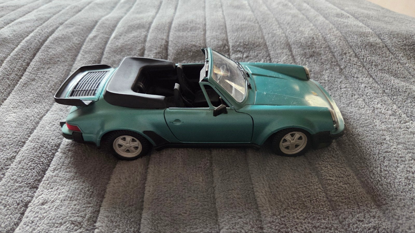 Porsche 911 Targa modelauto - Groen, Hobby en Vrije tijd, Modelauto's | 1:18, Verzenden